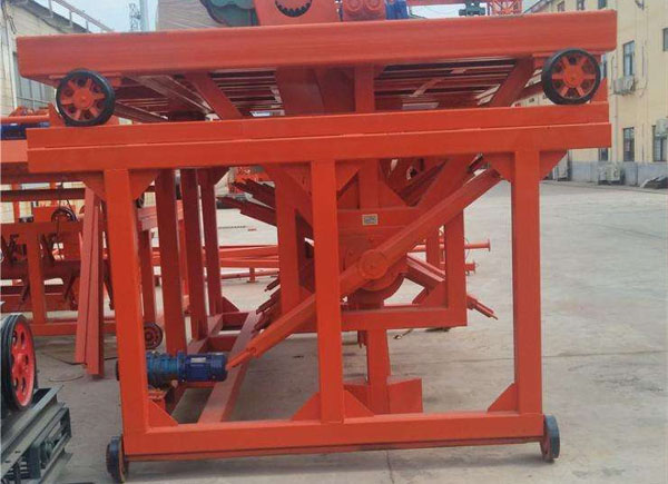 豬糞翻拋機(jī)實拍