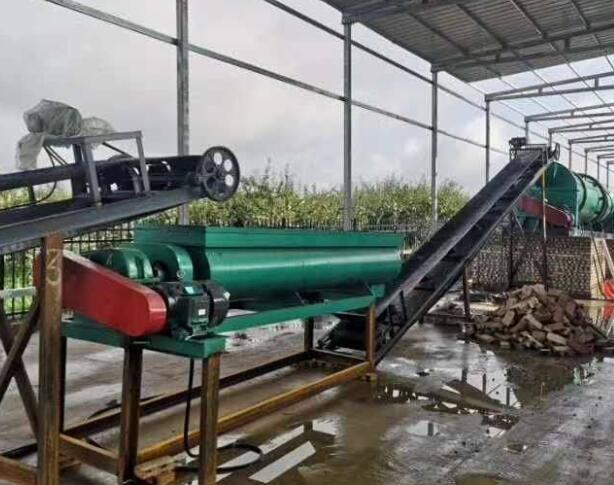 養(yǎng)殖場(chǎng)怎么利用豬糞發(fā)酵腐熟制作有機(jī)肥料？