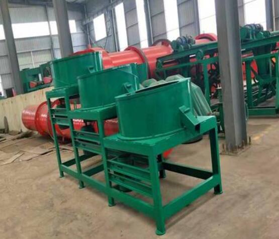 雞糞有機肥加工廠都是如何發(fā)酵堆制有機肥料的？